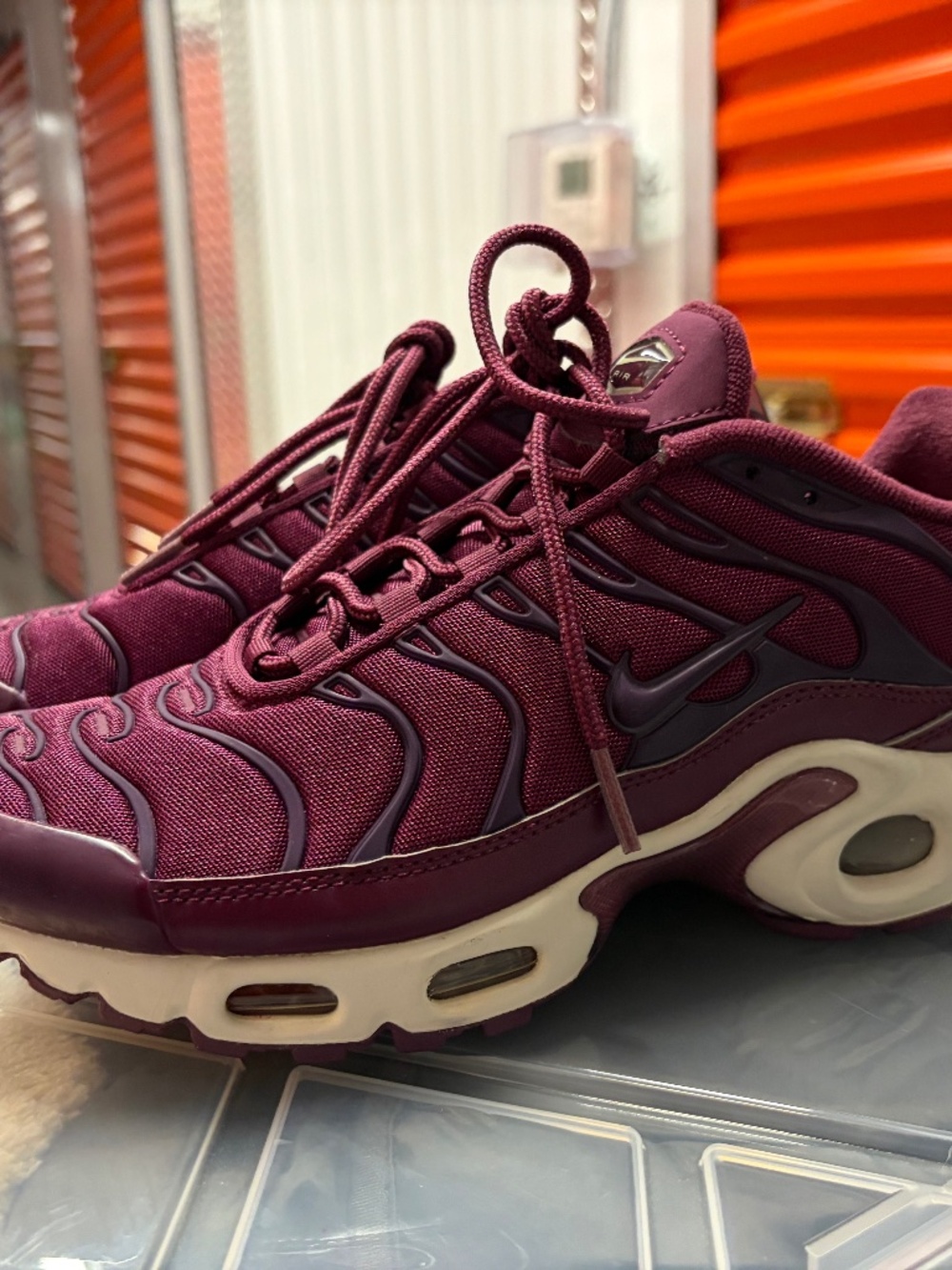 Nike air max plus women’s size 7 burgundy